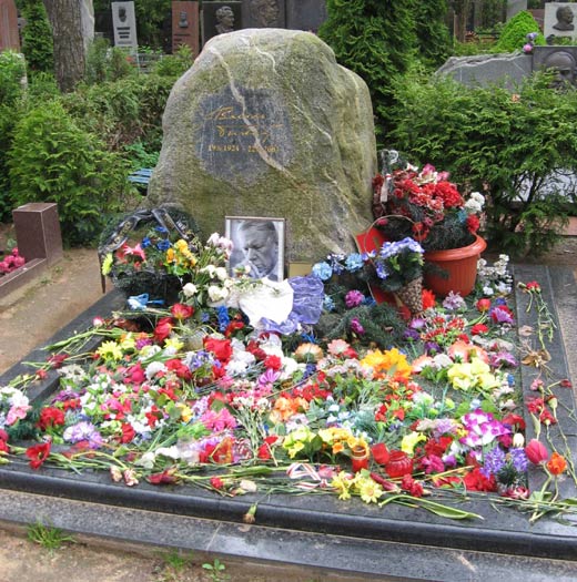 могила Василя Быкова